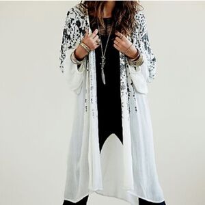 Free People White/Ivory & Black Flowers Kimono Duster